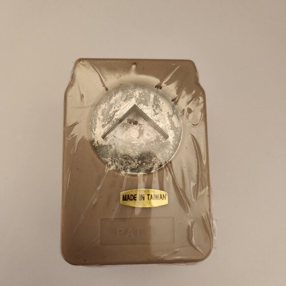 Corner Hole Punch Decorative Option 9 Emagination paper Scrapbook Craft Shapes - Picture 3 of 5